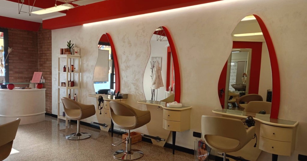 Interno del salone AMA Parrucchieri a Pozzonovo